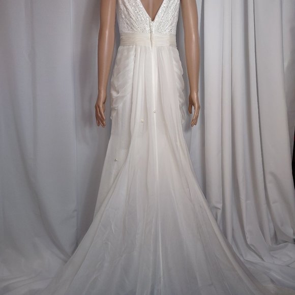 Davids Bridal Galina Signature Ivory chiffon sheath wedding gown size 6 - Picture 3 of 13